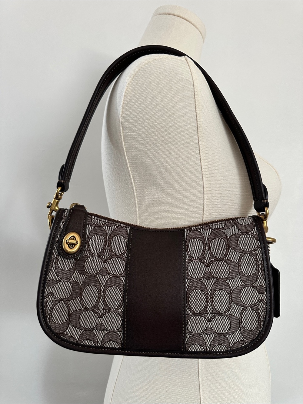 Coach Swinger bag in Signature Jacquard